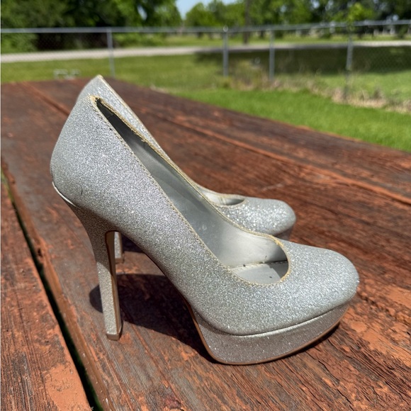 Elegant Silver Glitter Women's Heels - Picture 1 of 4